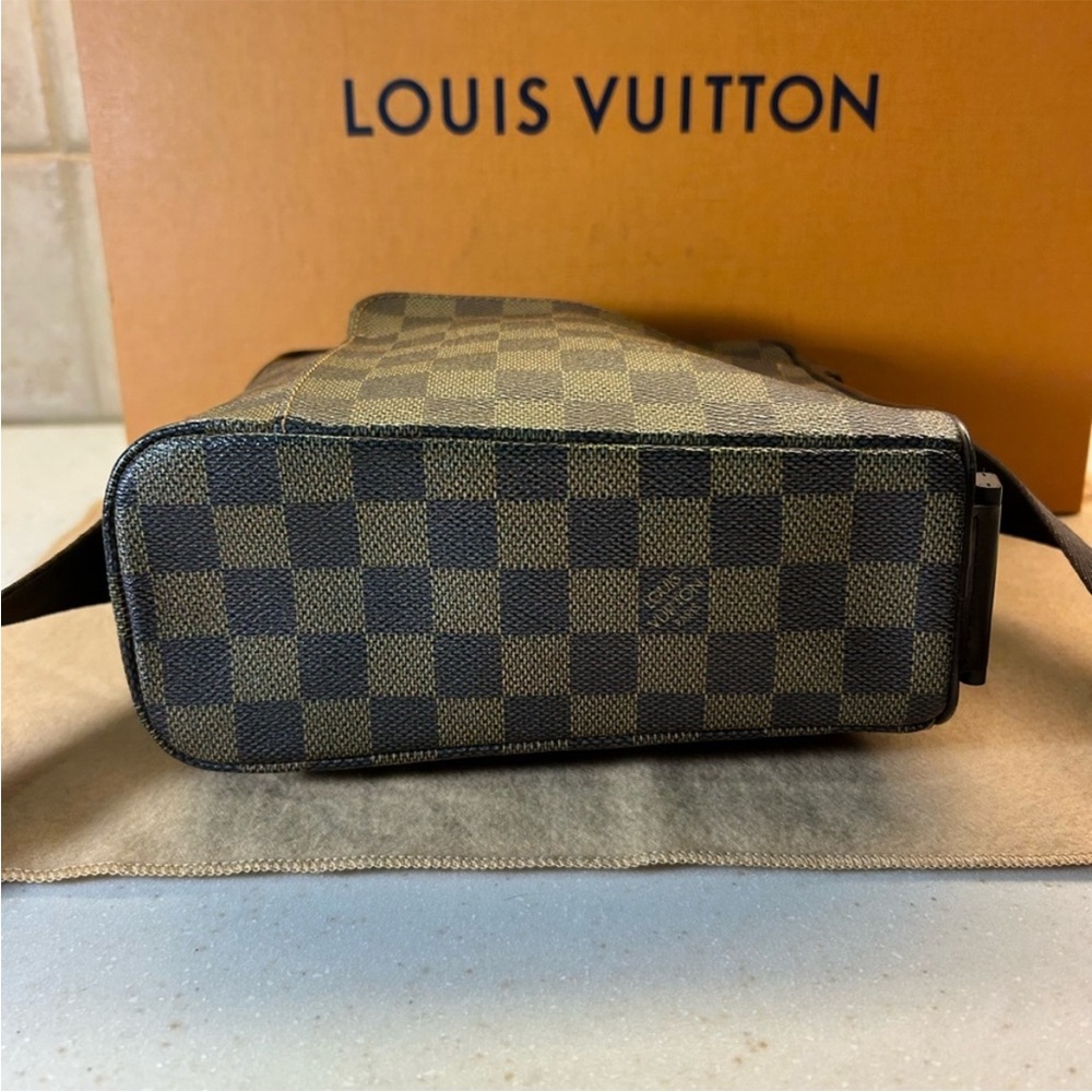 Louis Vuitton Crossbody Bag - Picture 4 of 15